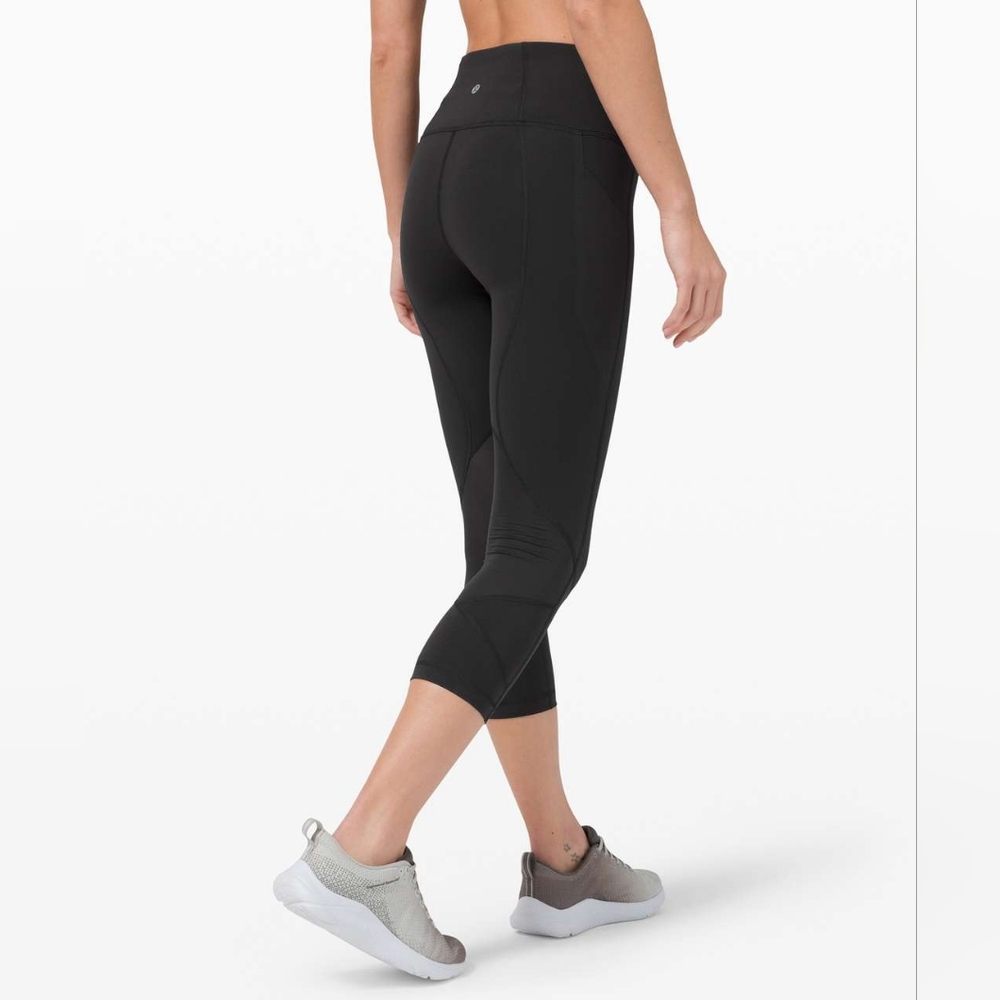 lululemon athletica Black High-Rise Cropped Leggings (pace rival)